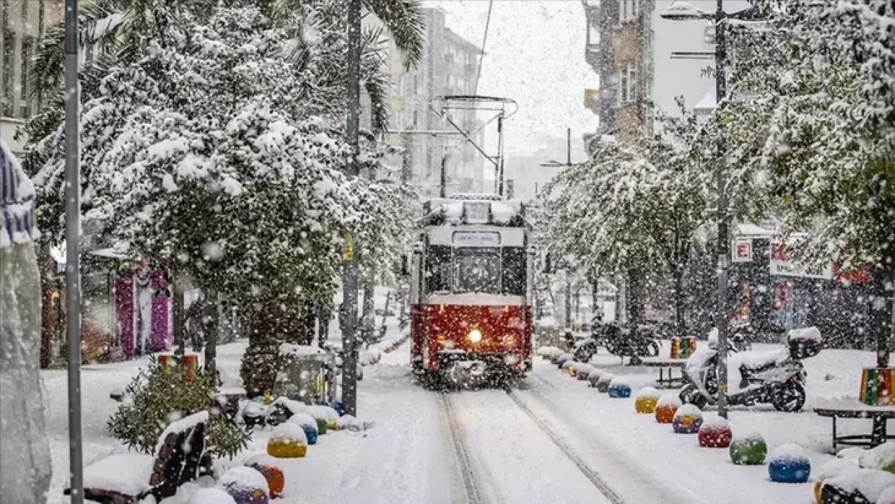 İstanbul'da yarın okullar tatil mi? Pazartesi kar nedeniyle okul var mı? 25 Kasım 2024