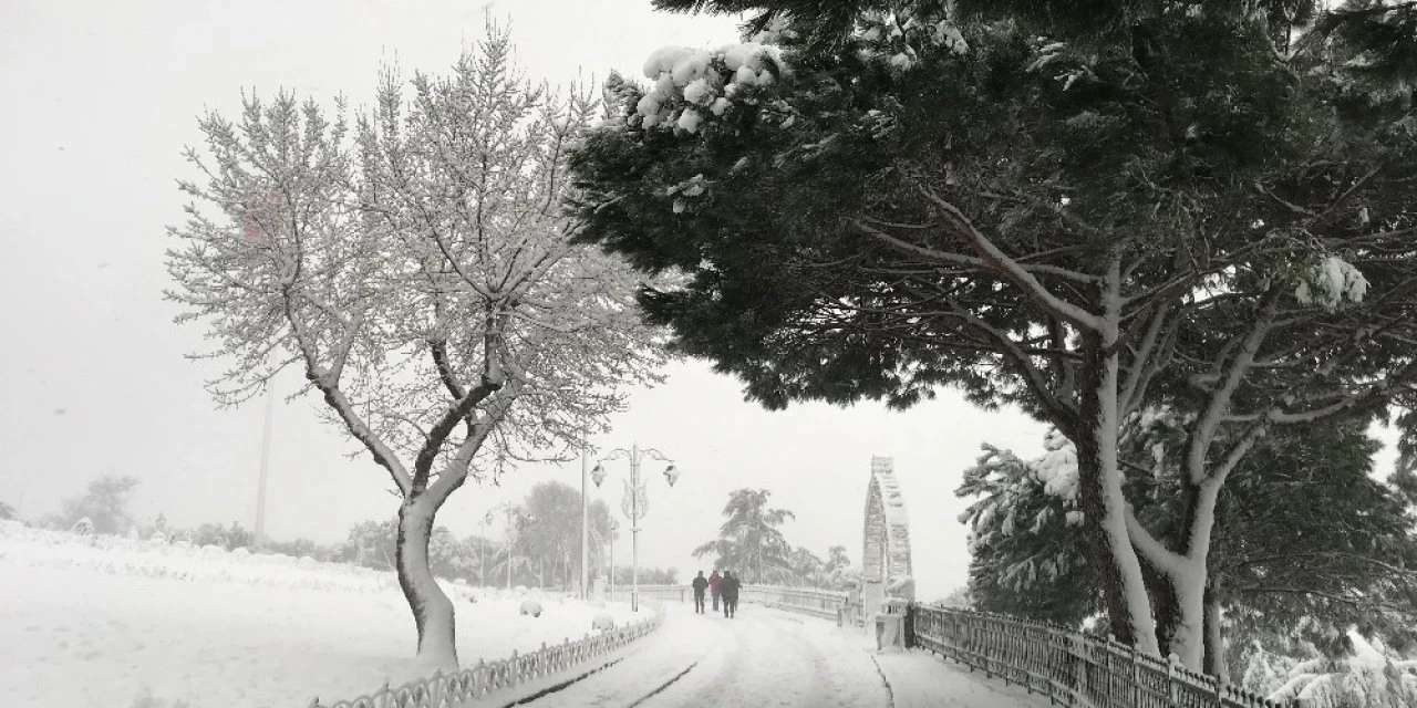 İstanbul'da kar yağışı bekleniyor! AKOM'dan yapılan açıklamada bugün kar alarmı verildi!