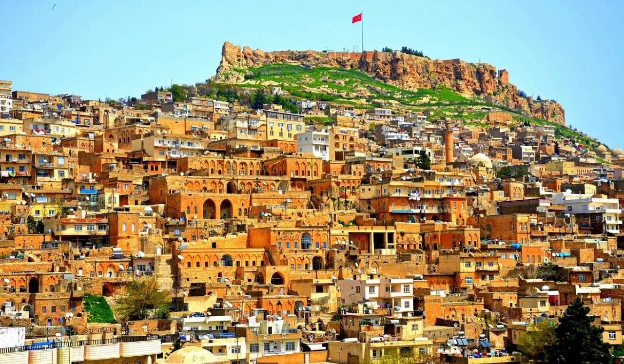 De Mardin türküsünü kim söylüyor, şarkı sözleri ne, ağıt hangi dizide yayınlanacak?