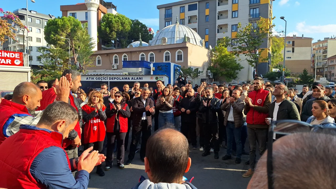 Kartal Belediyesi'ndeki grevde imzalar atıldı: İşçiler işe çıkmama kararını sürdürüyor!