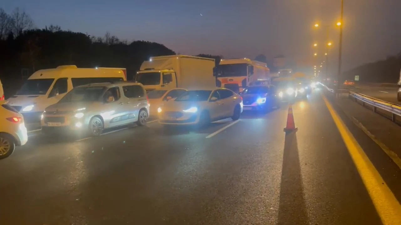 Hadımköy gişelerde yakıt tankeri kazası: Tüm şeritler kapatıldı