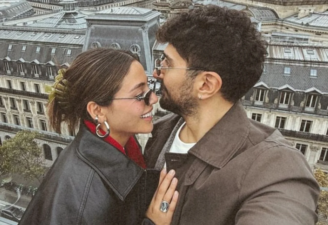 Sıla Türkoğlu ve Ata Ayyıldız Romantik Tatilde! Aşk Şehri Paris’ten İlk Fotoğraf