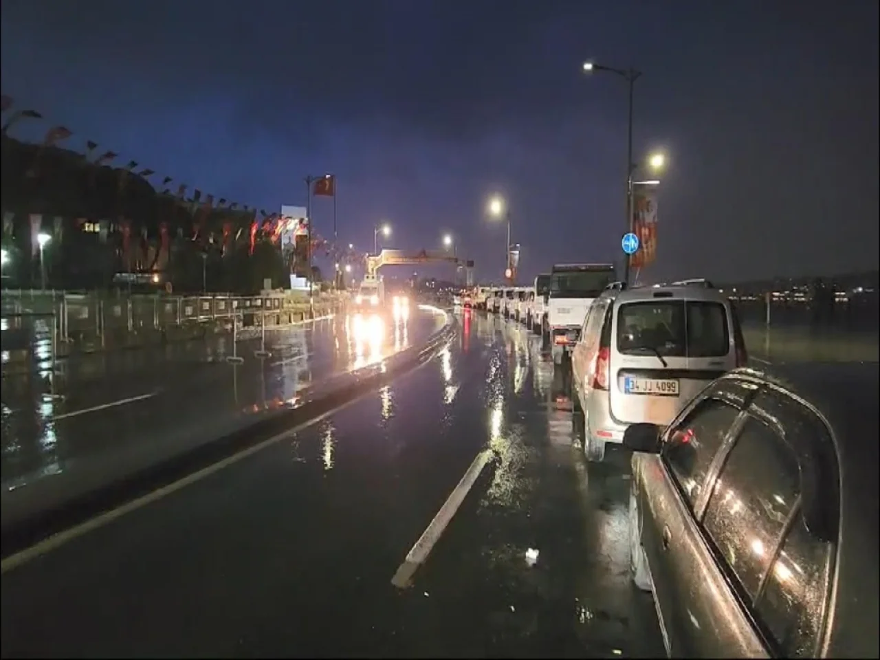 İstanbul'da uzun zamandır beklenen sağanak yağış nihayet etkili oldu!