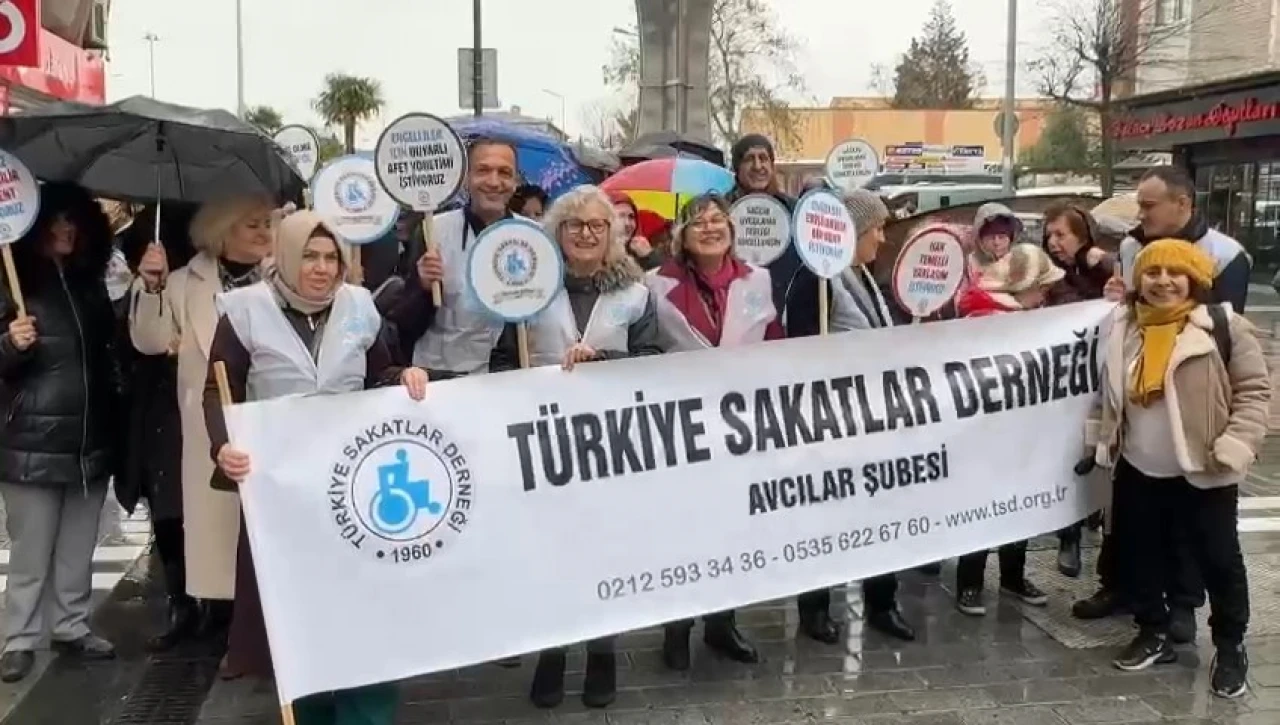 Avcılar'da Dünya Engelliler Günü'nde farkındalık yürüyüşü yapıldı