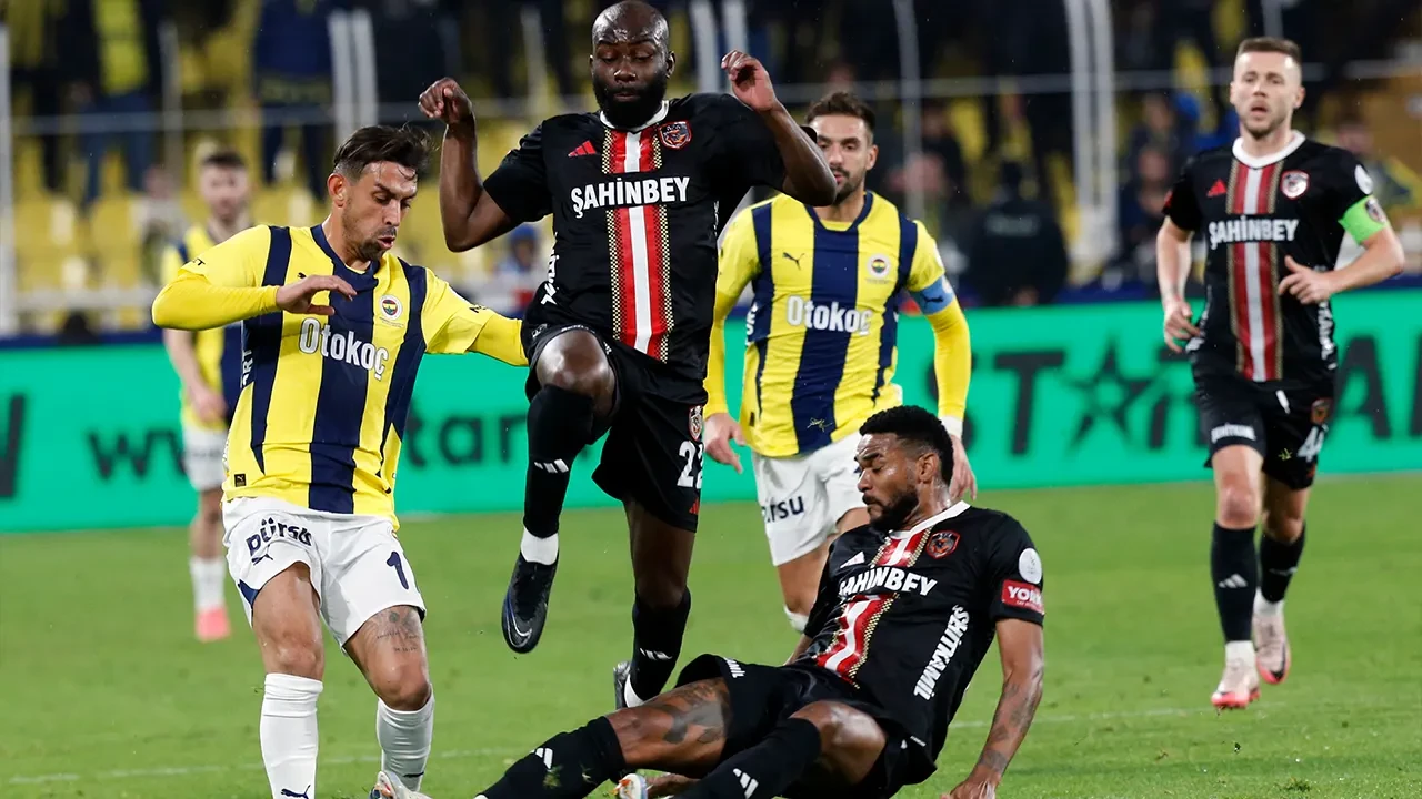 Fenerbahçe-Gaziantep FK ilk yarı 1-1 bitti