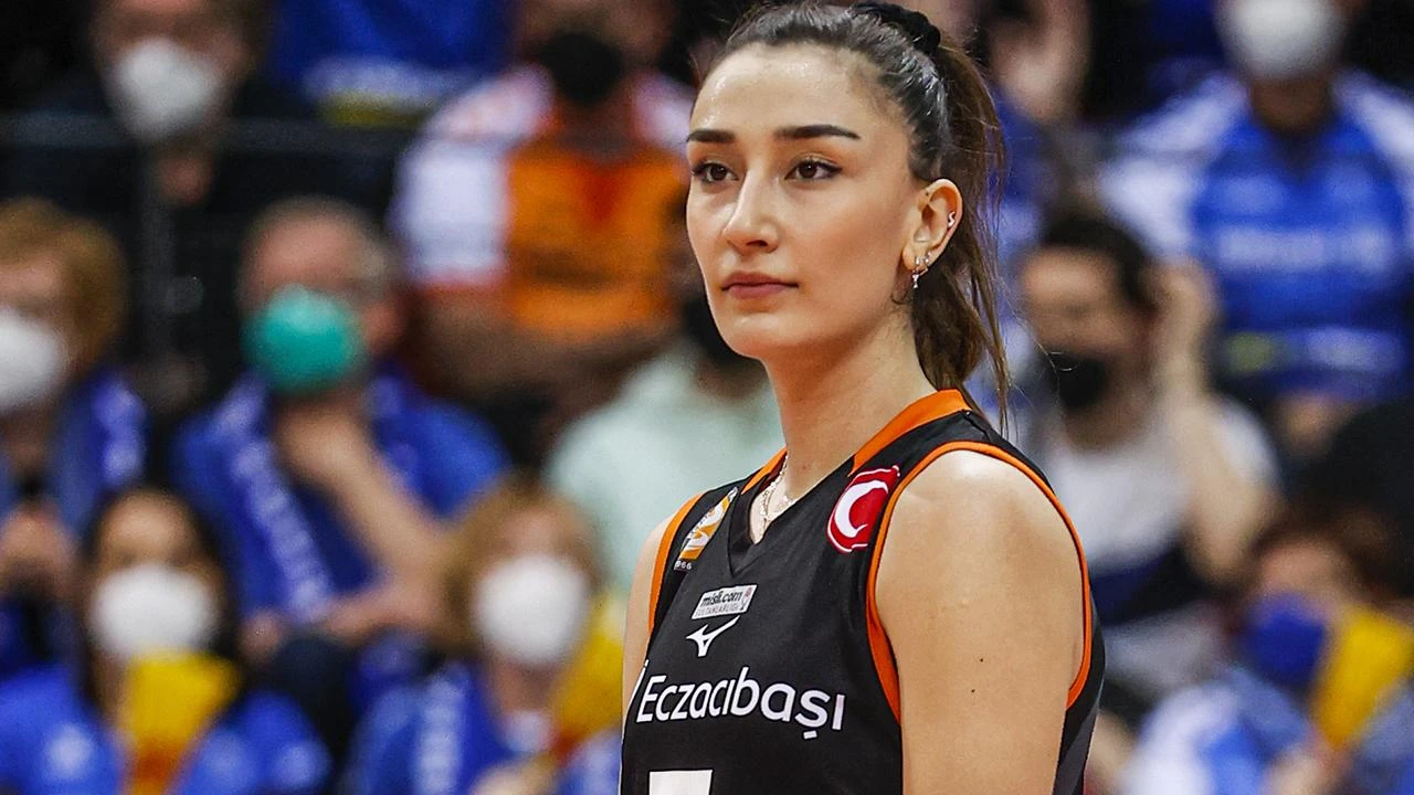 Sosyal medya sallandı! Hande Baladın’a voleybolcu sevgili!