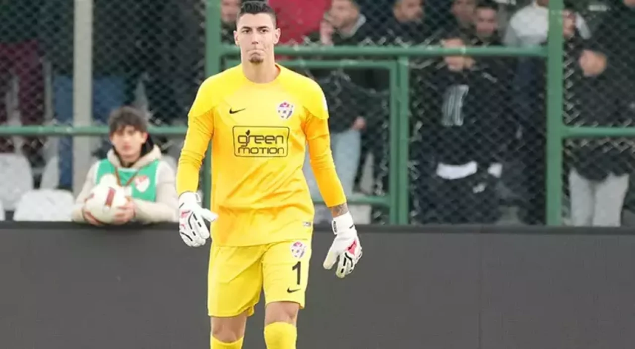 Galatasaray Muslera'nın Yerine Eyüpspor'un Başarılı Kalecisi Berke Özer'i Transfer Listesine Aldı