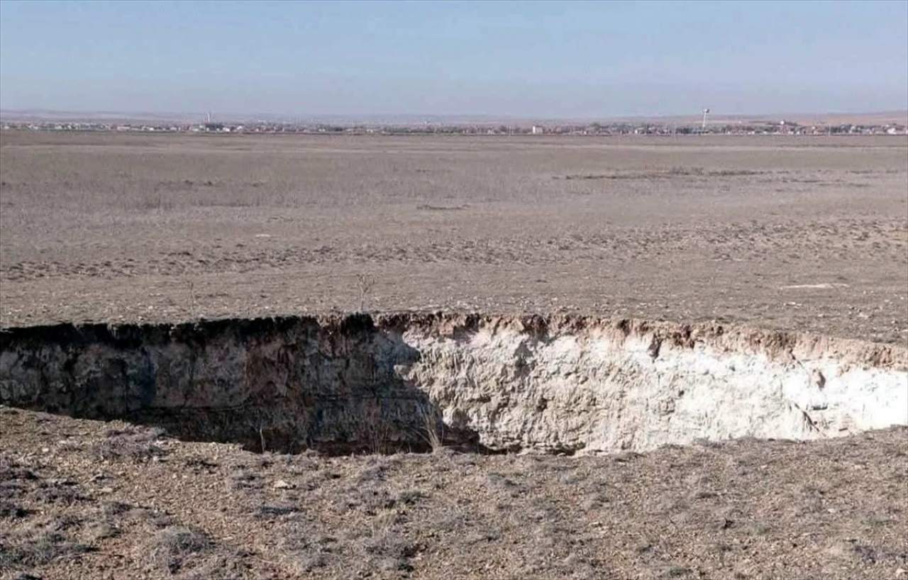 Konya'da 13 Metre Derinliğinde 15 Metre Çapında Obruk Oluştu!