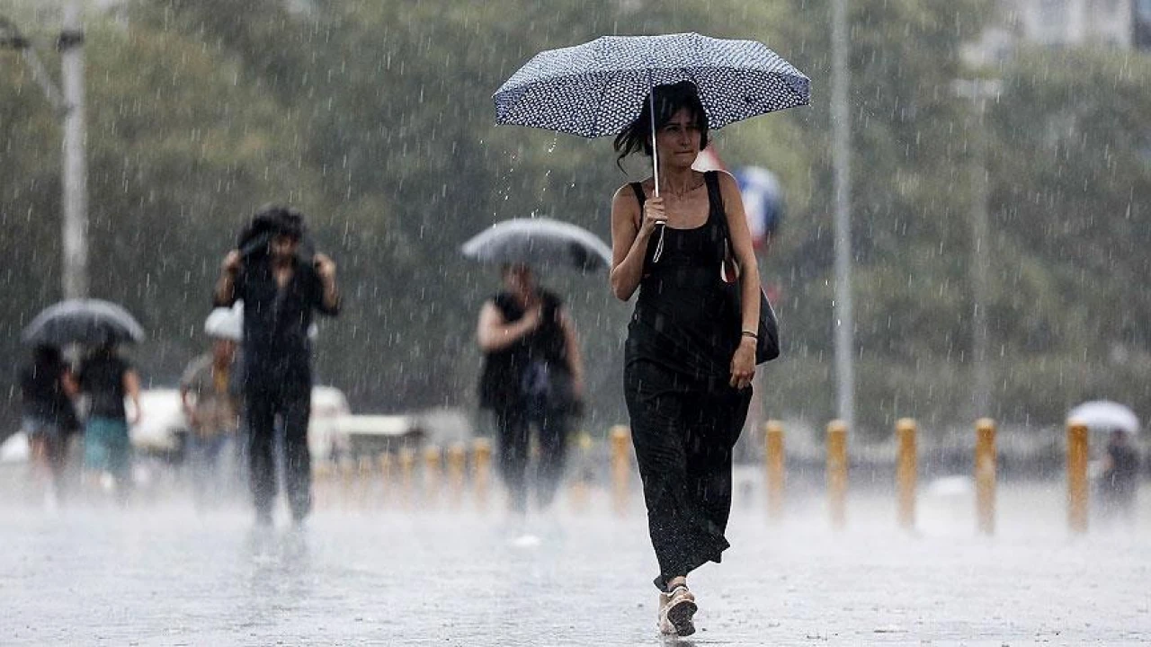 Marmara ve Ege Bölgesinde Sağanak Yağış! Meteoroloji Hangi Şehirler İçin Uyarılarda Bulundu?