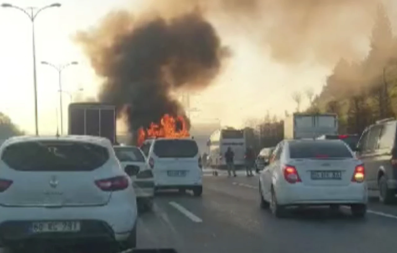 İstanbul'da yolcu otobüsünde korkutan yangın