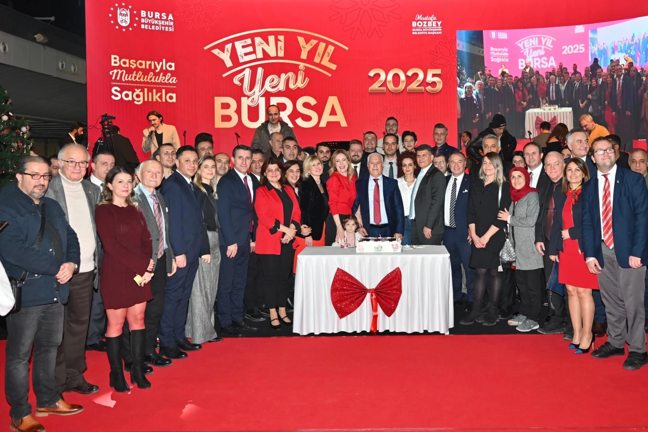 Bursa Büyükşehir Belediye Başkanı Belediye Çalışanlarıyla Yeni Yılı Kutladı