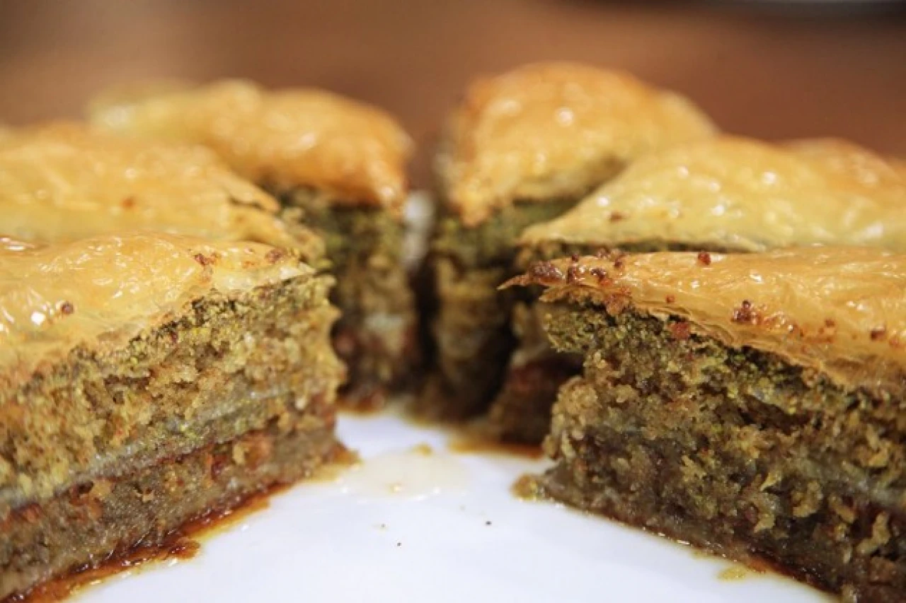 Gelinim Mutfakta Baklava Kek Nasıl Yapılır? Malzemeleri Neler?