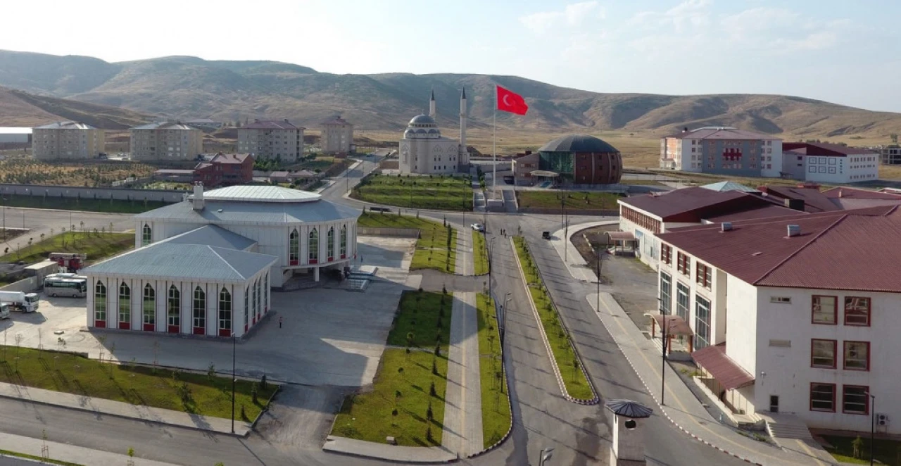 Yenilenebilir Enerjide Yeni Dönem: Bitlis Eren Üniversitesi Güneş Enerjisine Geçiyor!