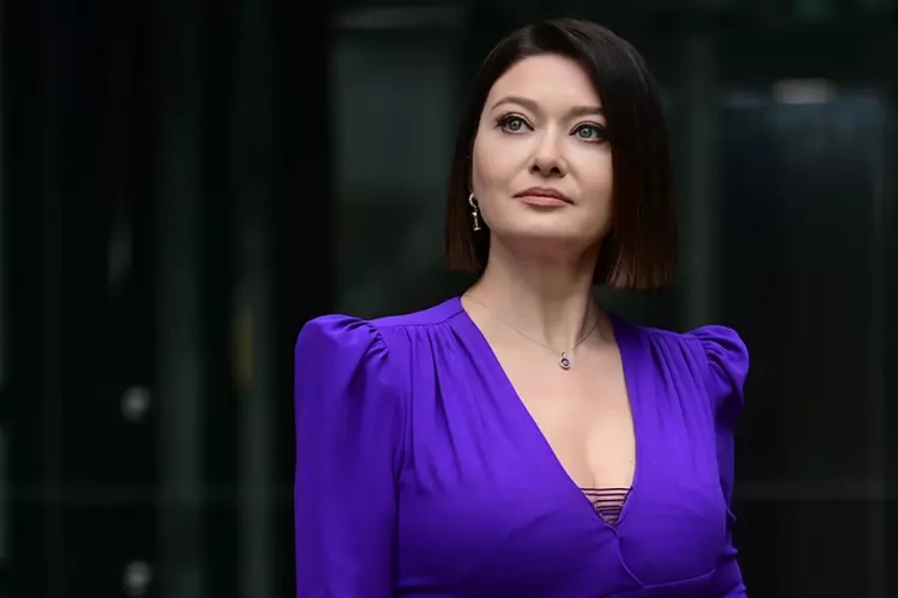 Nurgül Yeşilçay Başörtü takıp camileri gezdi!