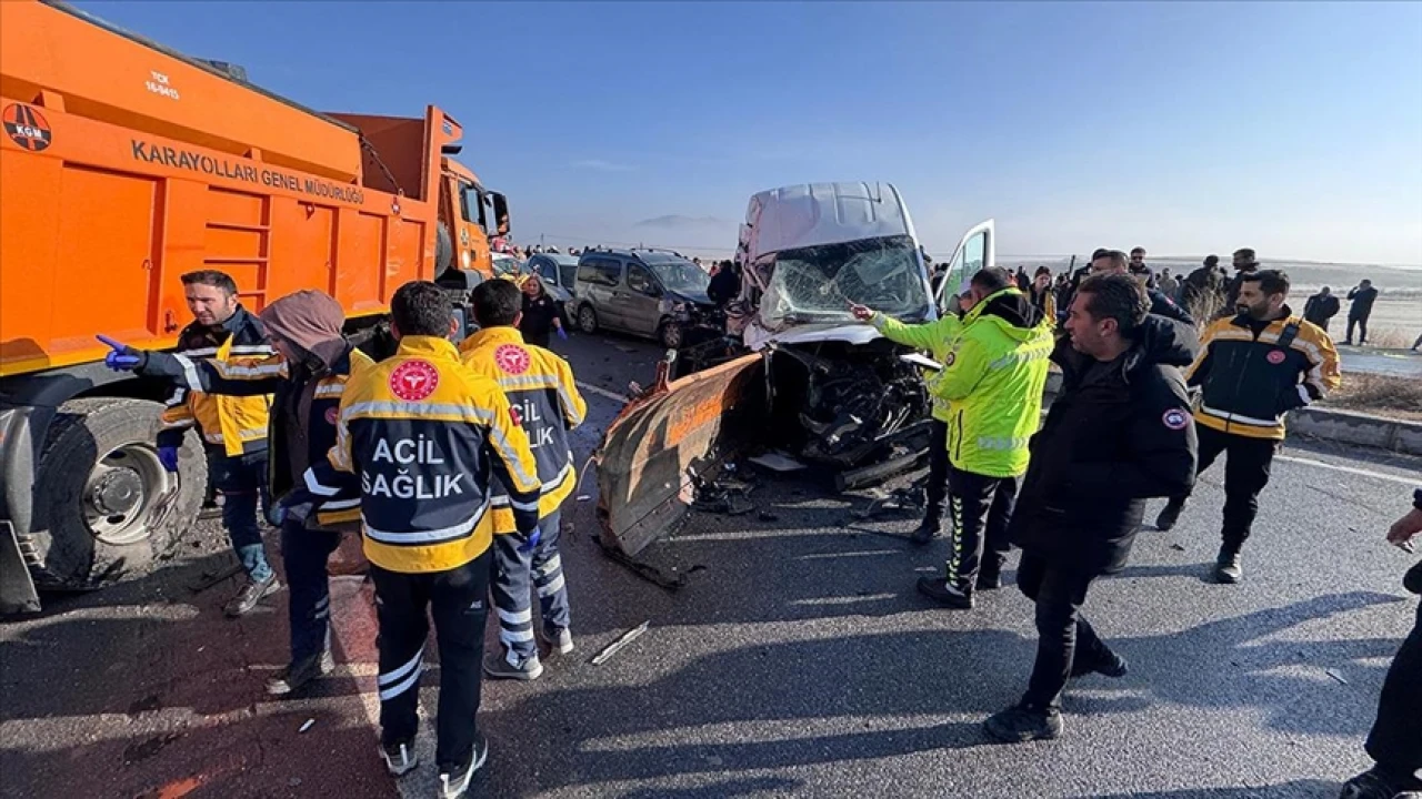 Van'da Zincirleme Kaza! Van'daki Kaza Neden Gerçekleşti? Kazaya Dair Sıcak Gelişmeler...