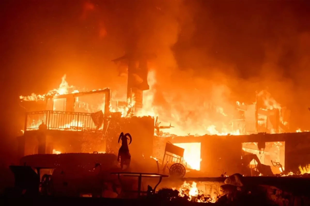 Los Angeles’taki Orman Yangınları, Ünlülerin Malikanelerini Vurdu! Evlerin Değerleri Dudak Uçuklattı