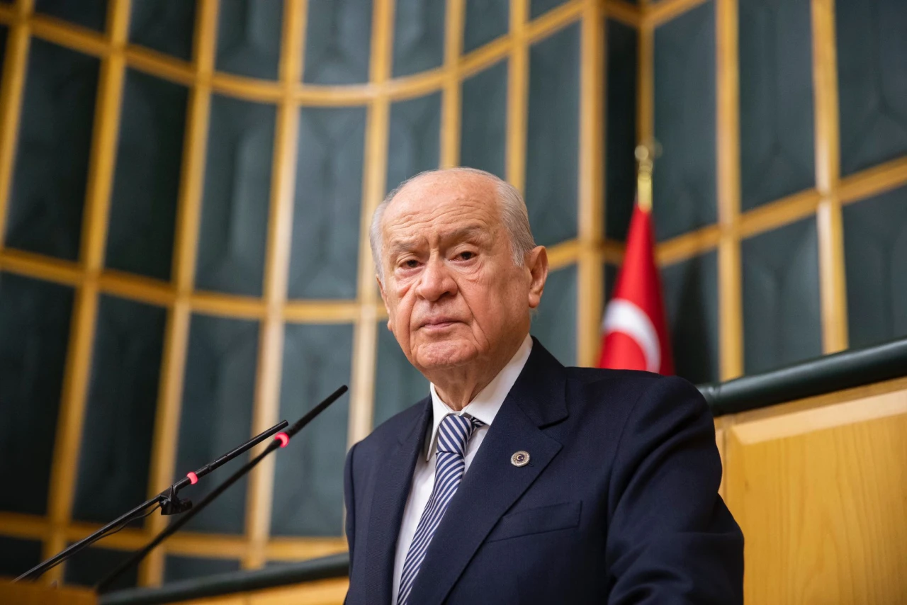 Devlet Bahçeli’nin "Bir Dil Niye Kanar" Kitabına Vurgu Yapmasının Ardından Kitabın sahibi Sessizliğini Bozdu!