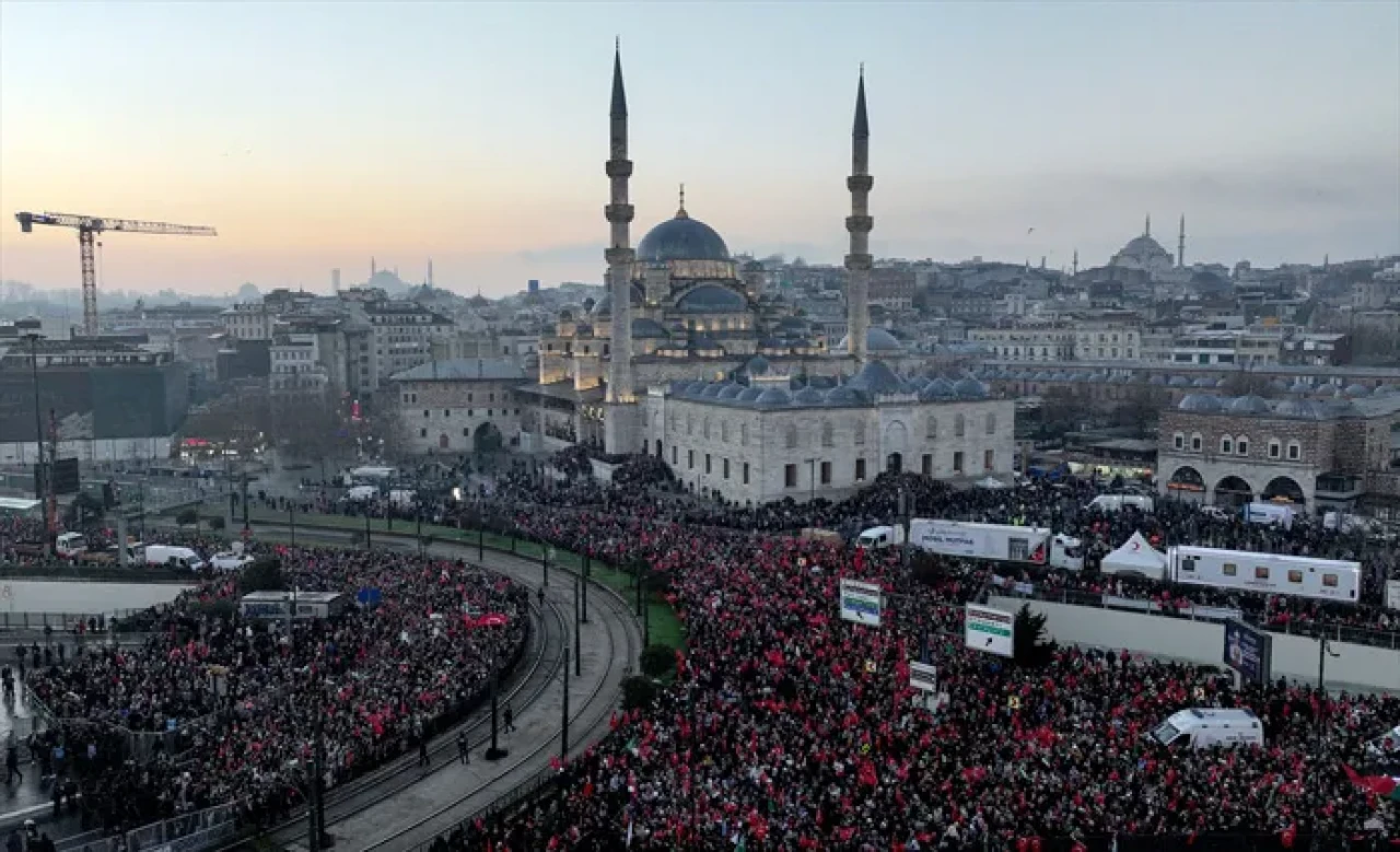 İstanbul'da Filistin'e destek yürüyüşü nedeniyle bazı yollar trafiğe kapatıldı! İşte kapalı yollar