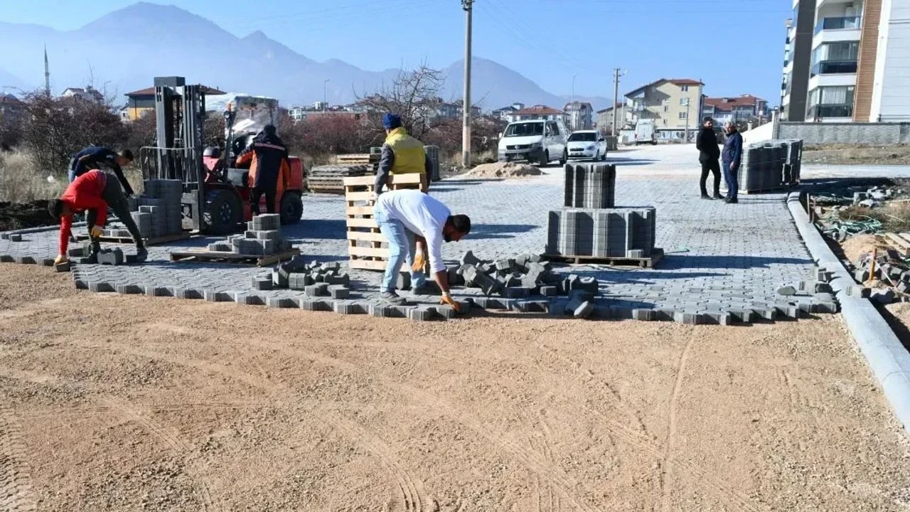 Isparta Belediyesi yolları yeniliyor! Parke taşı olmayan sokak kalmayacak