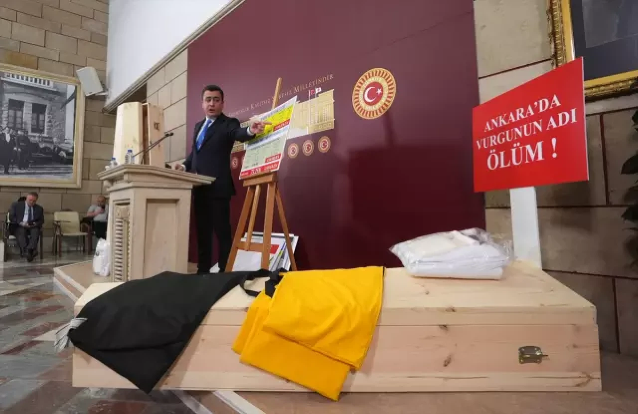 Osman Gökçek'ten bomba yolsuzluk iddiası! Tabut ve kefenli basın toplantısı...