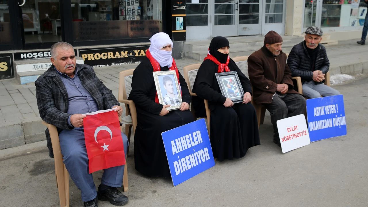 Muşlu Ailelerin Evlat Nöbeti Sürüyor: Yeter Artık, Evlatlarımızı Geri Verin!