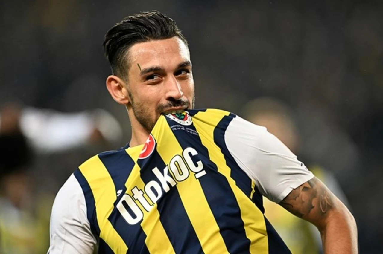 İrfan Can Kahveci Fenerbahçe’de Kaldı! 3 Yıllık İmza Attı