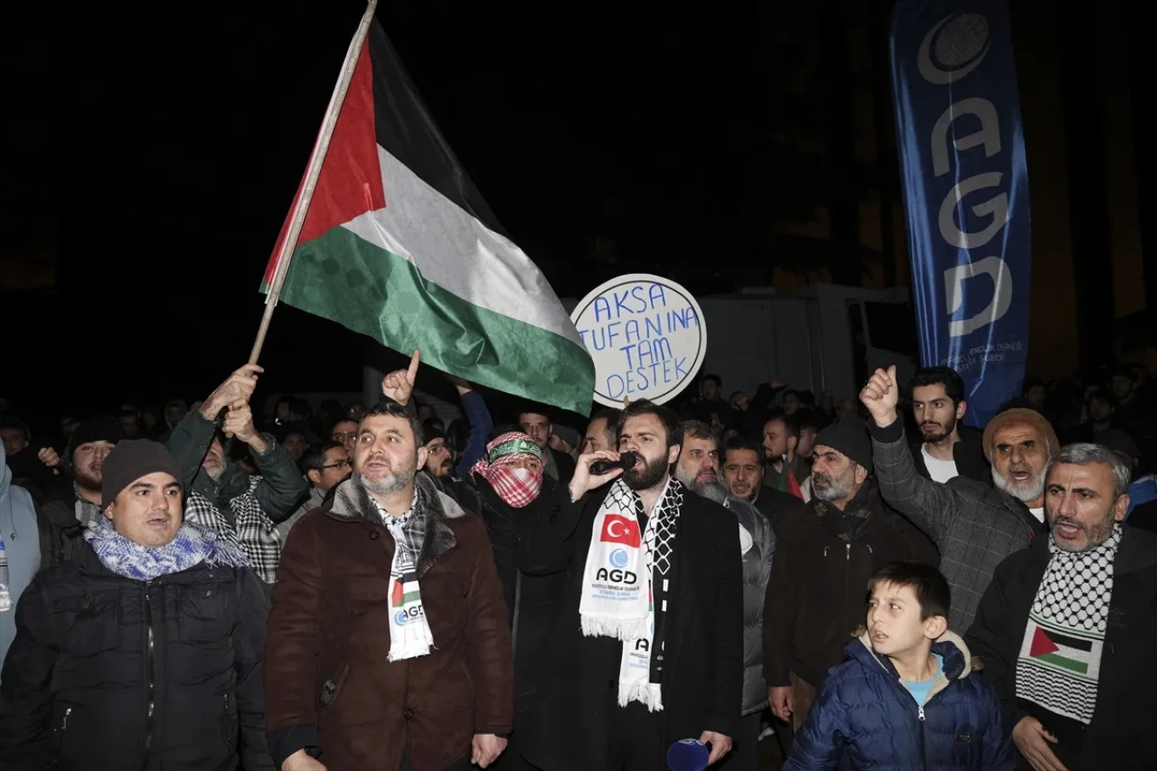 İstanbul'da İsrail Başkonsolosluğu önünde protesto