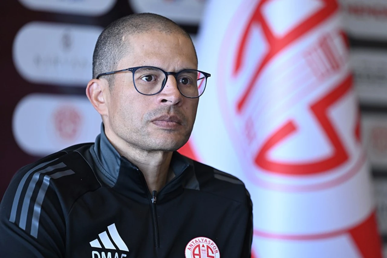 Onvo Antalyaspor’da Alex İstifa Etti! Yeni Teknik Direktör Adayı Belli Oldu