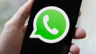 WhatsApp’a Yeni Çıkartmalar ve Kamera Efektleri Eklendi! Selfie’lerden Çıkartma Yapabilirsiniz