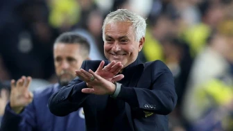 Avrupa Basını Yanıldı! Jose Mourinho Fenerbahçe’de Kalıyor, Şampiyonluk Sözünü Tutmadan Gitmeyecek!