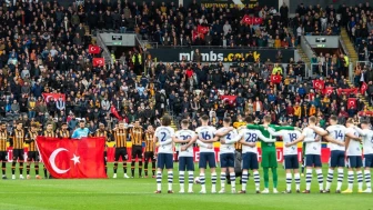 Leeds United Maçı Öncesi Türk Bayrağı Tartışması! Acun Ilıcalı Açıkladı!