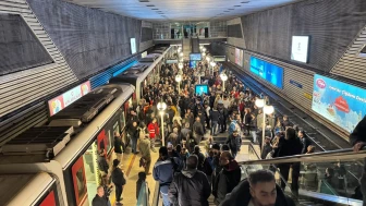 İzmir’de Toplu Taşımada Kaos! Otobüsler Çalışmadı, Metro Durdu, Halk İsyanda!