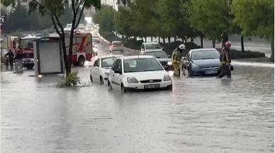 Ankara'yı sağanak vurdu, araçlar mahsur kaldı