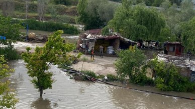 Ankara'da sağanak; yollar göle döndü