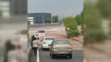 Ankara-Eskişehir yolu sağanak nedeniyle kapandı