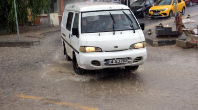 Bolu'da sağanak yağış vatandaşlara zor anlar yaşattı