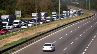 Bolu'da bayram trafiği; İstanbul yönü bomboş!