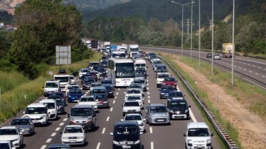 Bolu'da kilometrelerce araç kuyruğu oluştu