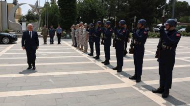 Yaşar Güler geceyi sınırda Mehmetçikle geçirdi