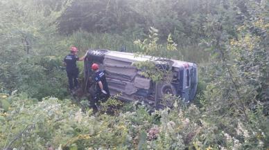 Kontrolden çıkan araç şarampole devrildi: 6 yaralı