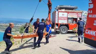 Uçurumda mahsur kalan paraşütçüyü itfaiye kurtardı