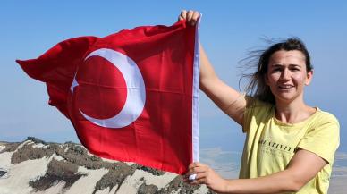 'Sağlıkta Şiddete Hayır' demek için Süphan Dağı’na tırmandı