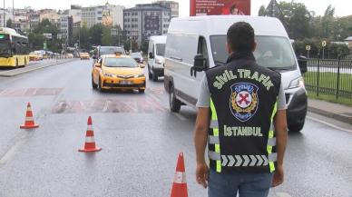 Taksicilerin polis denetiminde ilginç anlar: 50 kere emniyet kemeri mi takacağız!