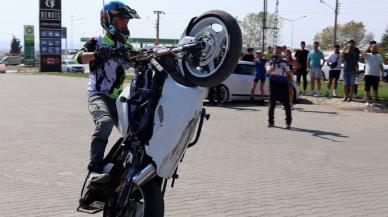 Motosiklet festivalinde akrobasi gösterisi