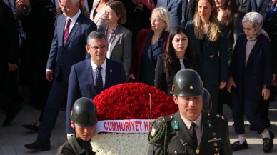 CHP Genel Başkanı Özgür Özel'den Anıtkabir'e ziyaret