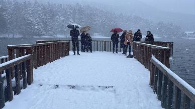 Gölcük Tabiat Parkı'nda kar kalınlığı 10 cm ulaştı