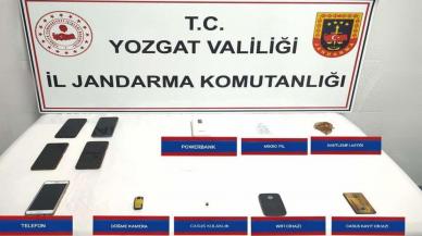 Ehliyet sınavına kopya düzeneği ile giren adayı jandarma yakaladı