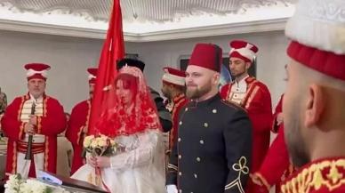 Osmanlı hanedanının kadın üyelerinden Berna Sultan Osmanoğlu mehter marşı eşliğinde evlendi