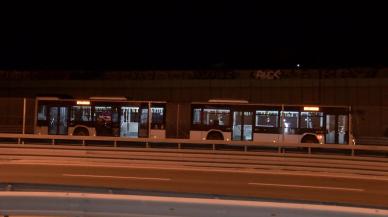 Küçükçekmece'de silahlı saldırı! Mermi metrobüse isabet etti