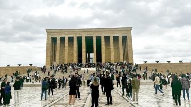 Anıtkabir'de bayram tatilinde ziyaretçi yoğunluğu